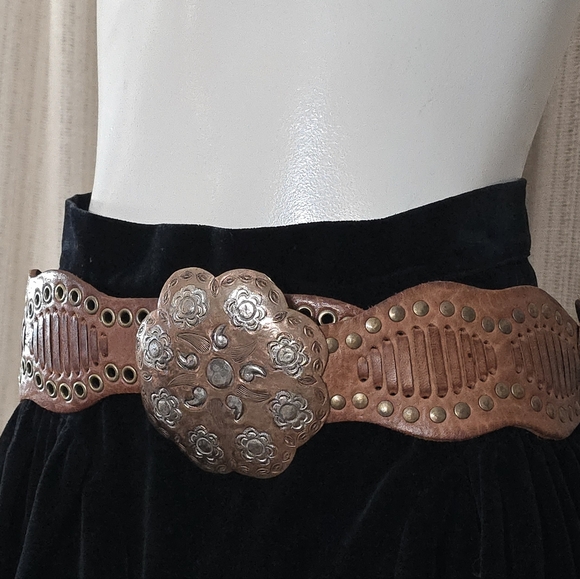 Vintage CHICOS camel Leather copper Silver Morraco Concho Belt Boho Adjustable - Picture 2 of 13